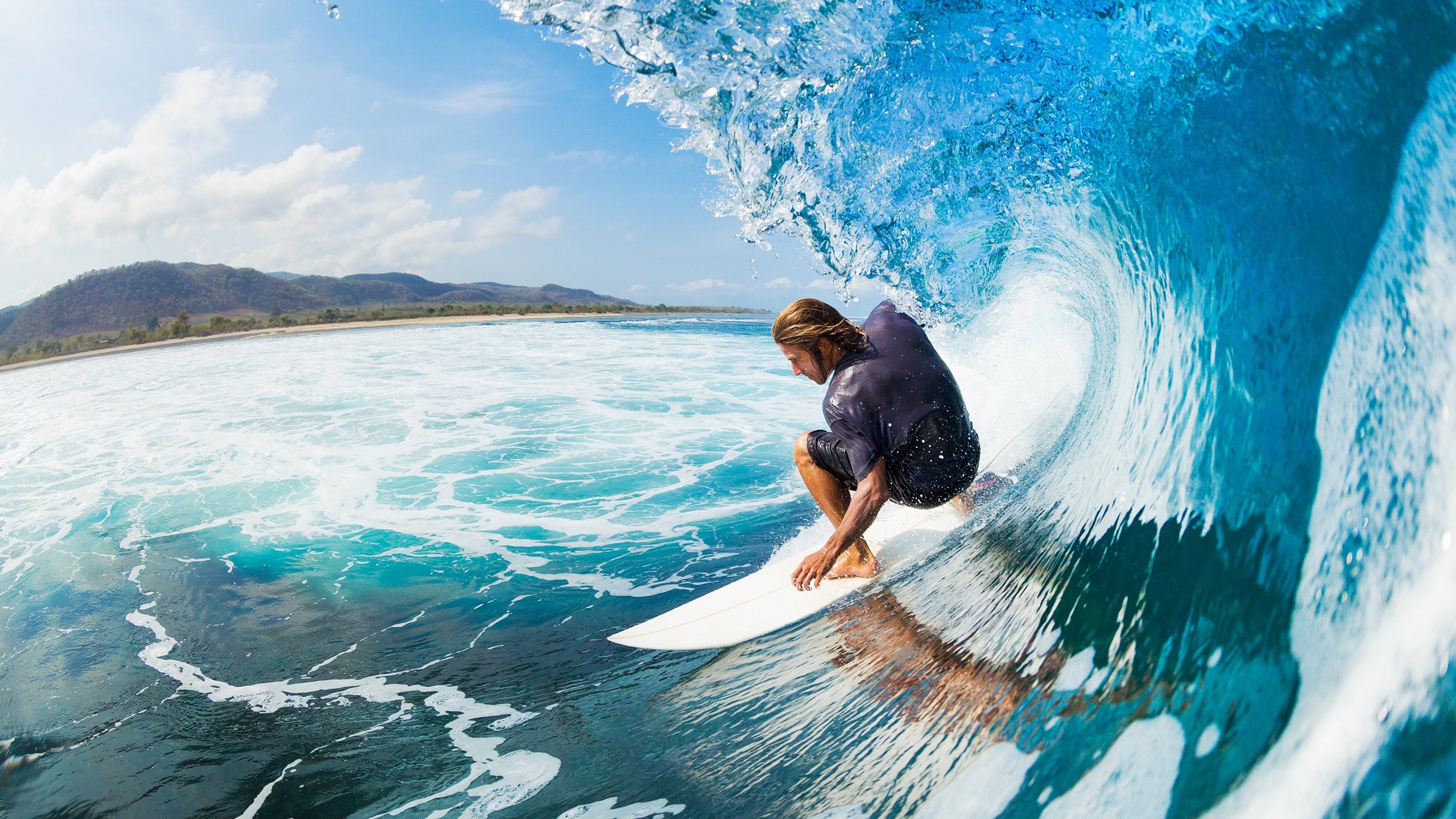 篮球旅游节在沿海城市举行,带动区域经济发展,篮球度假